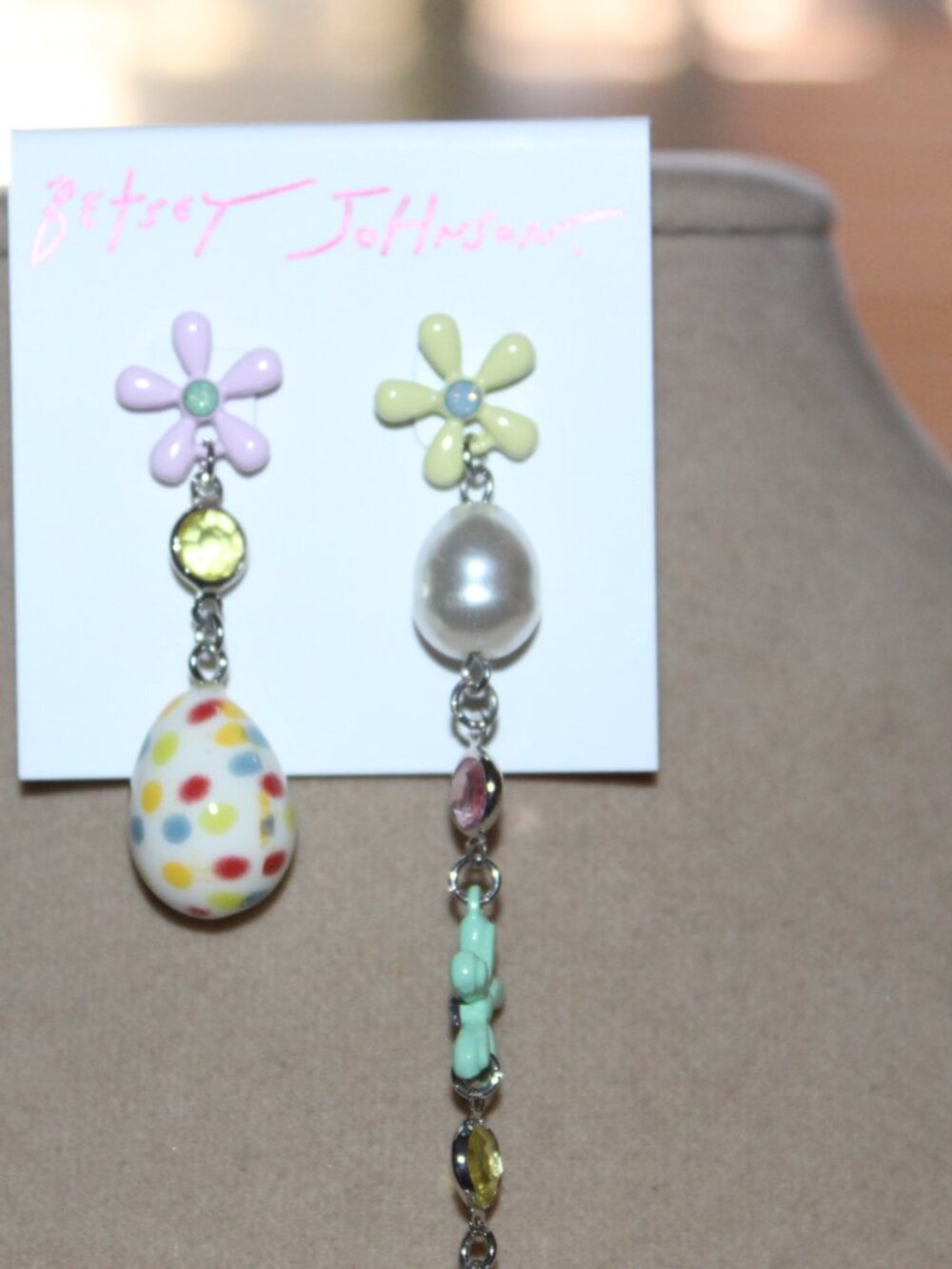 NWT Betsey Johnson bib statement necklace and matching earrings set. STUNNING! - Picture 3 of 15